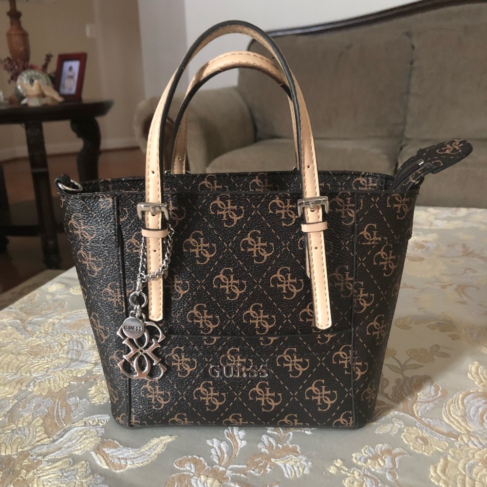 Super cute guess mini tote